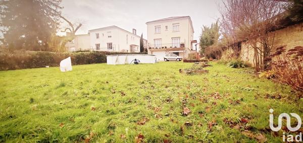 Maison traditionnelle 8 pièces de 193 m² à Melle (79500)