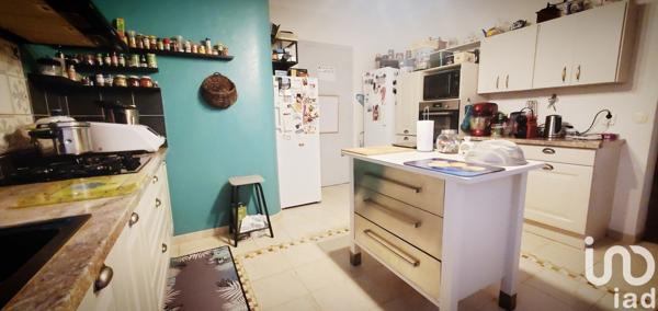 Maison traditionnelle 8 pièces de 193 m² à Melle (79500)