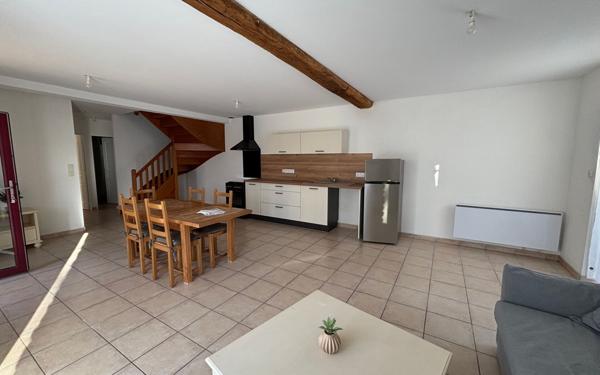 Maison à louer    4 pièces • 272 m2 Saint-Aubin-des-Châteaux