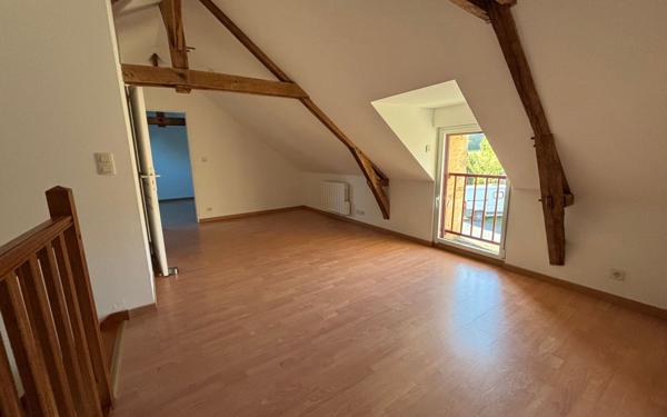 Maison à louer    4 pièces • 272 m2 Saint-Aubin-des-Châteaux