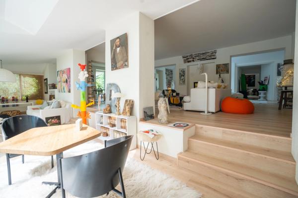 Vue carte postale sur la Maine : Maison atypique et appartement séparé de 300 m2 jouant sur les volumes, la lumière et les perspectives