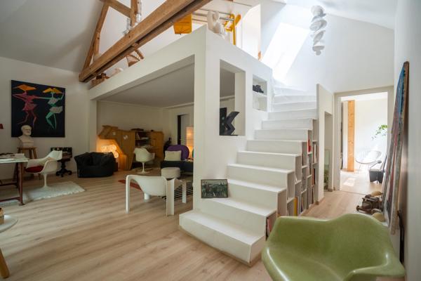 Vue carte postale sur la Maine : Maison atypique et appartement séparé de 300 m2 jouant sur les volumes, la lumière et les perspectives
