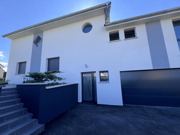 Maison
         6 pièces
        - 182 m² 415 000 € *