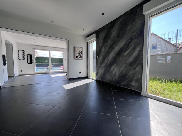 Maison
         6 pièces
        - 182 m² 415 000 € *