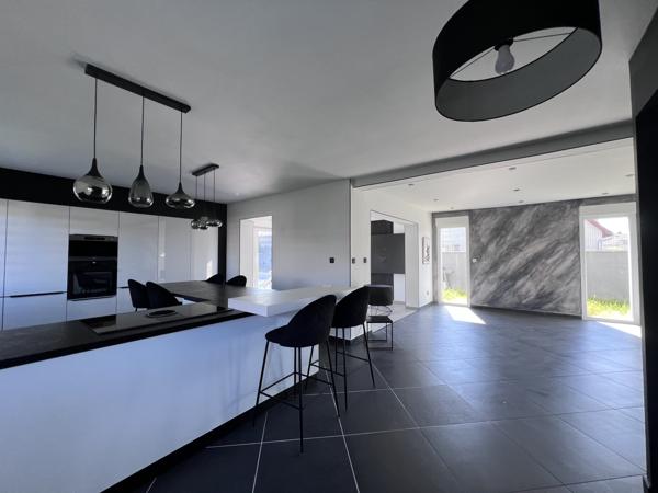 Maison
         6 pièces
        - 182 m² 415 000 € *
