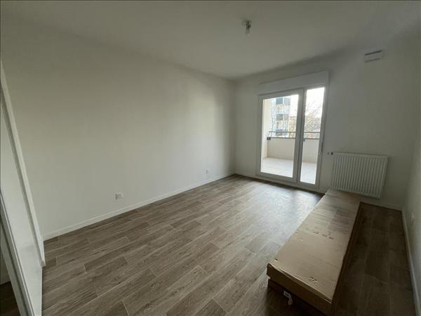 Appartement à louer 799 € CC JOUE LES TOURS 3 p 59 m² DPE B