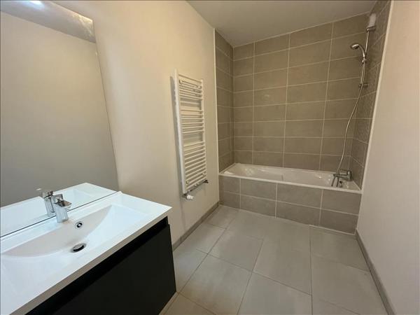 Appartement à louer 799 € CC JOUE LES TOURS 3 p 59 m² DPE B