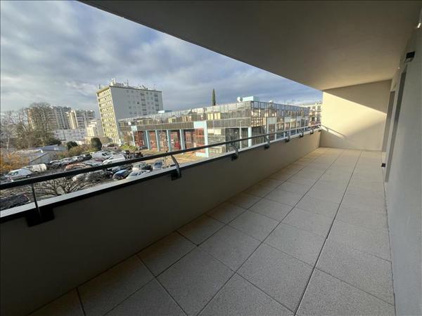 Appartement à louer 799 € CC JOUE LES TOURS 3 p 59 m² DPE B