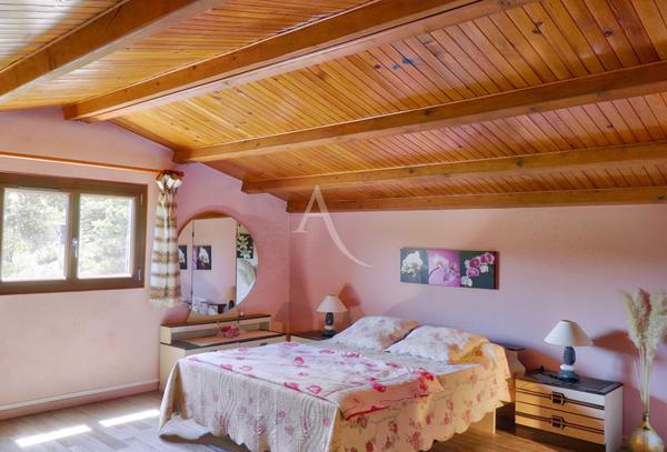 VIAGER VILLA DEUX NIVEAUX AVEC TERRASSE ET MAZET VUE IMPRENABLE SUR ESPARRON DE VERDON ET SON LAC