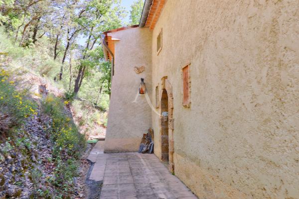 VIAGER VILLA DEUX NIVEAUX AVEC TERRASSE ET MAZET VUE IMPRENABLE SUR ESPARRON DE VERDON ET SON LAC
