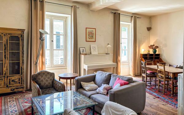 Appartement à vendre    5 pièces • 153,07 m2 Pau