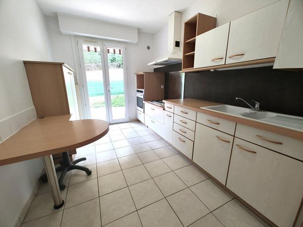 Appartement
                                                                                                                                                                                                                                                                                                                        3 pièce(s)                                                                                                                                                                                                          2 chambre(s)                                                                                                                                                                                                          69  m²