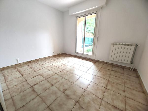 Appartement
                                                                                                                                                                                                                                                                                                                        3 pièce(s)                                                                                                                                                                                                          2 chambre(s)                                                                                                                                                                                                          69  m²