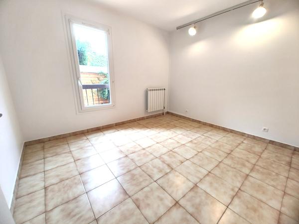 Appartement
                                                                                                                                                                                                                                                                                                                        3 pièce(s)                                                                                                                                                                                                          2 chambre(s)                                                                                                                                                                                                          69  m²