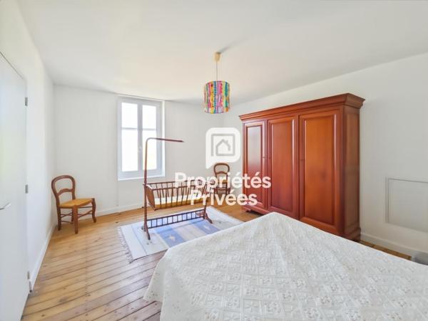 Maison en pierre de 185 m² avec piscine, dépendance et parc arboré  à 10 min de Marmande