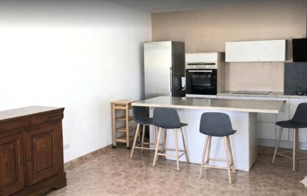 Lézignan Corbieres  jolie villa  spacieuse et économique