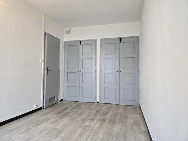 Pont-Saint-Esprit centre : appartement 3 chambres avec cave et balcon