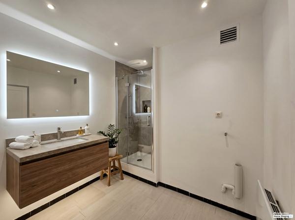 Pont-Saint-Esprit centre : appartement 3 chambres avec cave et balcon