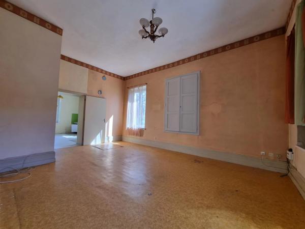 🏡 **Immeuble à rénover – Gros potentiel à Abreschviller !**