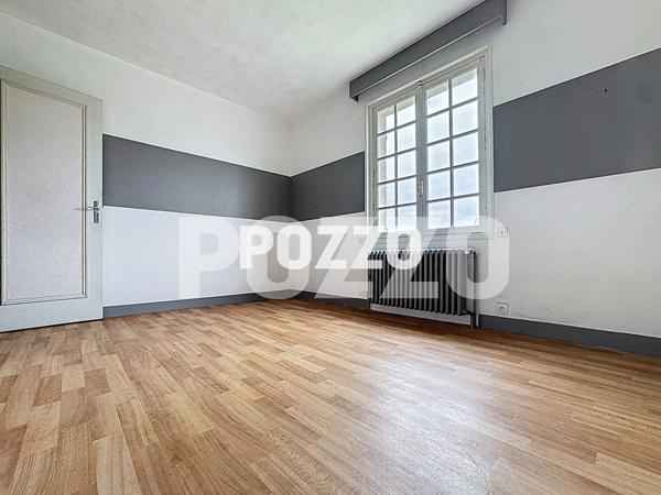 Maison à vendre à Valognes (50700) À rénover entièrement, beaux volumes, combles aménageables et grand sous-sol avec garage VALOGNES