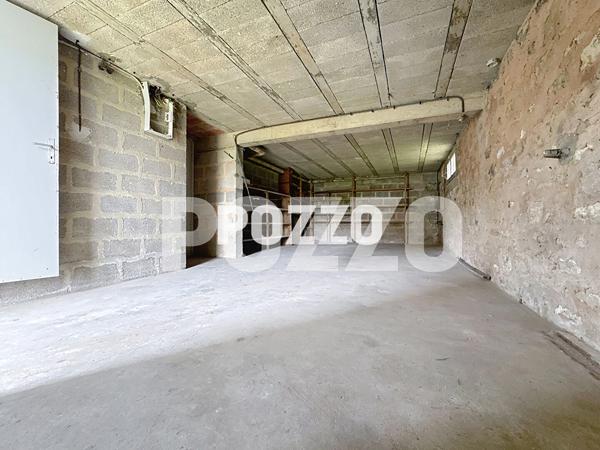 Maison à vendre à Valognes (50700) À rénover entièrement, beaux volumes, combles aménageables et grand sous-sol avec garage VALOGNES