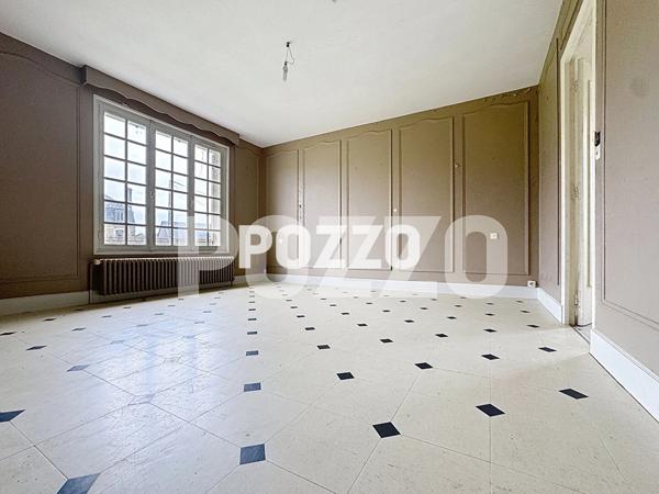 Maison à vendre à Valognes (50700) À rénover entièrement, beaux volumes, combles aménageables et grand sous-sol avec garage VALOGNES