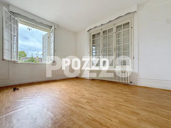 Maison à vendre à Valognes (50700) À rénover entièrement, beaux volumes, combles aménageables et grand sous-sol avec garage VALOGNES