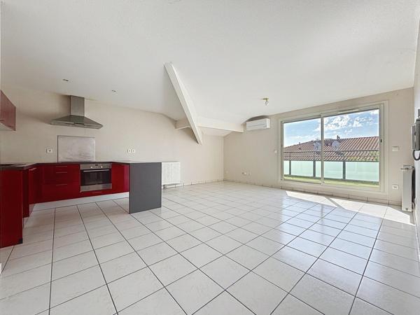 T3 lumineux avec grande terrasse – Dernier étage – 2 parkings