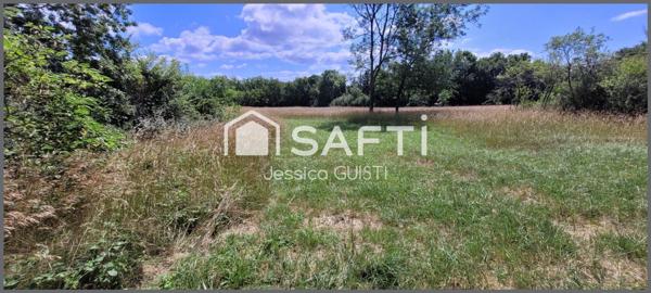 Maison de campagne avec hangar