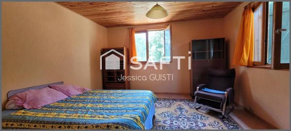 Maison de campagne avec hangar