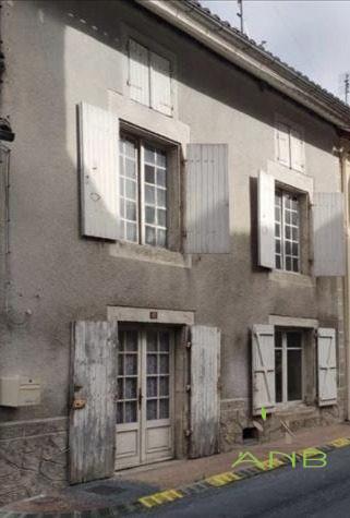 Maison de village de 140 m² mitoyenne à Bussière-Badil 24360