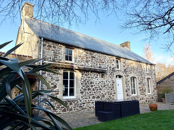Vente Maison130 m² - 6 Pièces - BRICQUEBEC EN COTENTIN (50260)