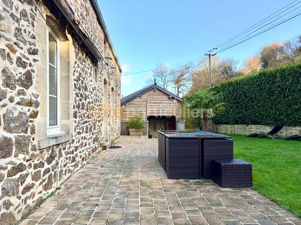 Vente Maison130 m² - 6 Pièces - BRICQUEBEC EN COTENTIN (50260)