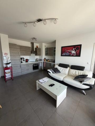Location                                                      Appartement
                        
                     2 pièces                      41 m2                     à Venelles