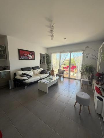 Location                                                      Appartement
                        
                     2 pièces                      41 m2                     à Venelles