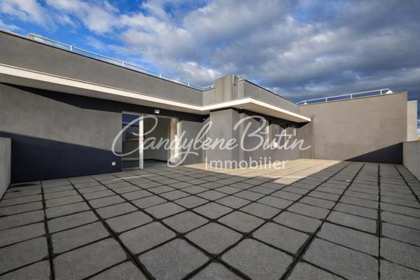 Appartement T3 en attique avec grande terrasse
