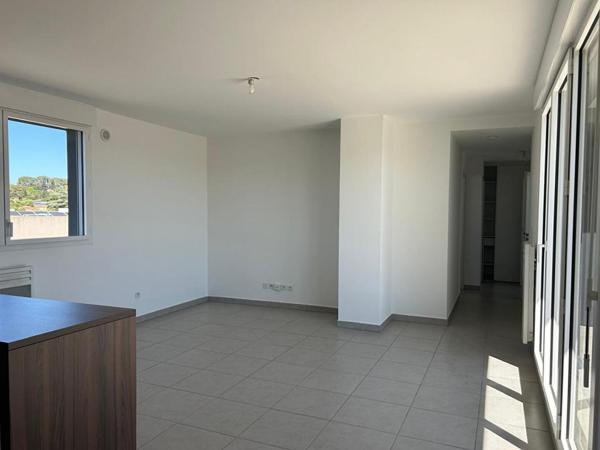Appartement T3 en attique avec grande terrasse