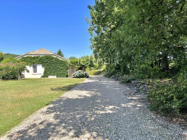 Proche du Golf des Vigiers - Magnifique propriété avec une piscine et de magnifiques vues