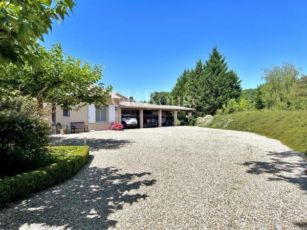 Proche du Golf des Vigiers - Magnifique propriété avec une piscine et de magnifiques vues