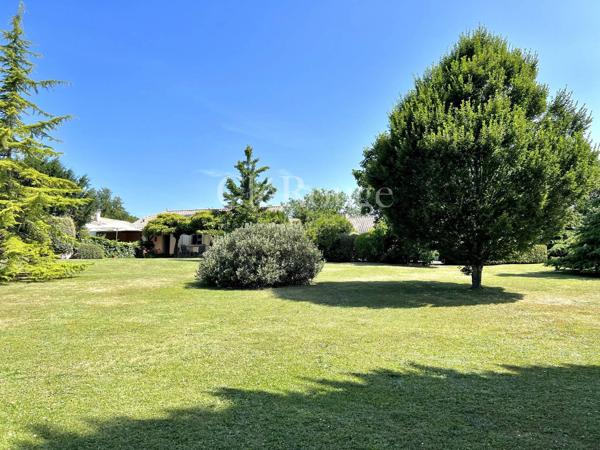 Proche du Golf des Vigiers - Magnifique propriété avec une piscine et de magnifiques vues