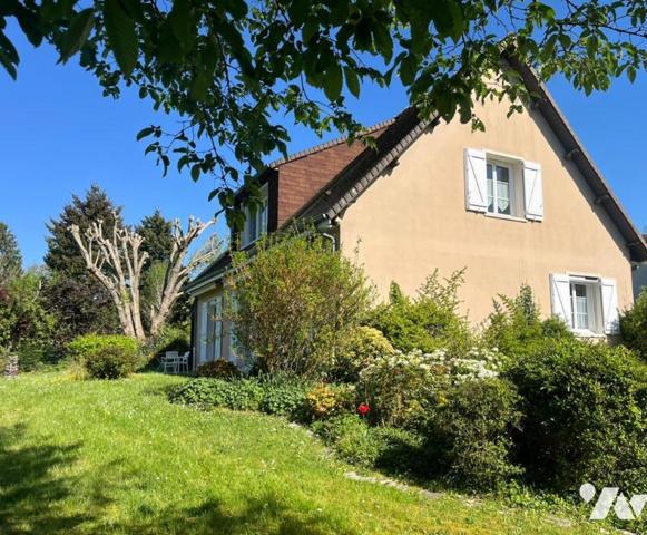 Gazonfier Propriété de 5 chambres avec sous-sol complet et jardin de plus de 1500 m² 