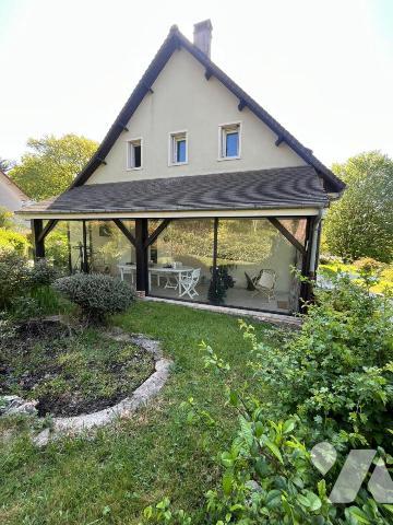 Gazonfier Propriété de 5 chambres avec sous-sol complet et jardin de plus de 1500 m² 