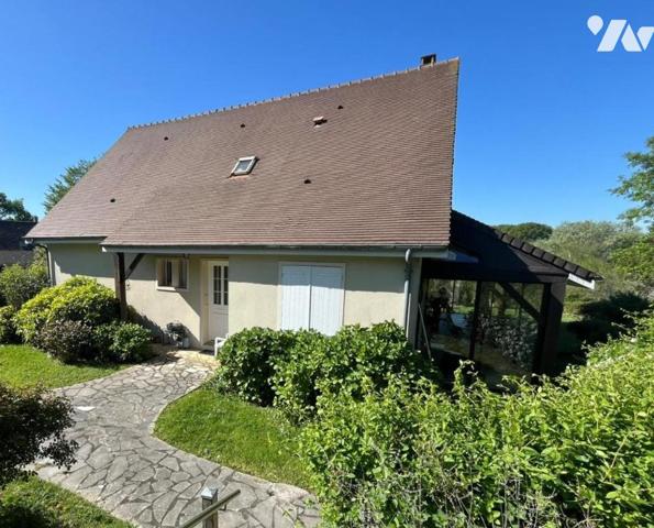 Gazonfier Propriété de 5 chambres avec sous-sol complet et jardin de plus de 1500 m² 