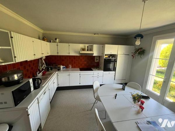 Gazonfier Propriété de 5 chambres avec sous-sol complet et jardin de plus de 1500 m² 