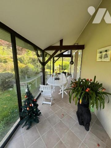 Gazonfier Propriété de 5 chambres avec sous-sol complet et jardin de plus de 1500 m² 