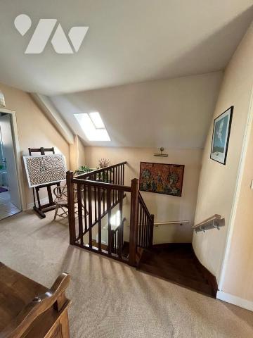 Gazonfier Propriété de 5 chambres avec sous-sol complet et jardin de plus de 1500 m² 