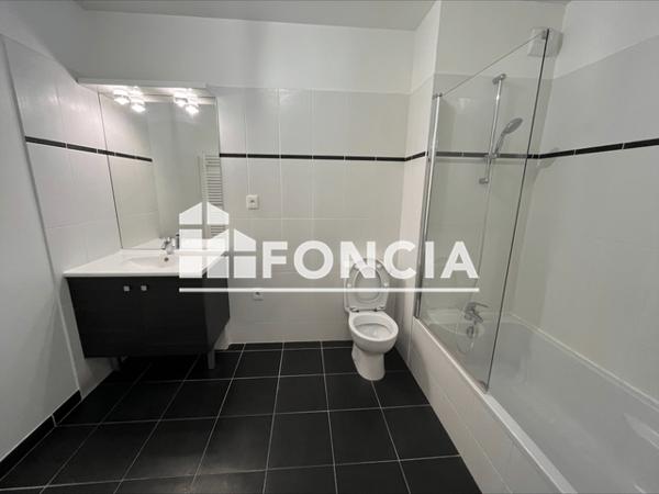 Location Appartement 2 pièces 38.37 m² - 265 CHEMIN DU PERE ETERNEL Hyeres 83400