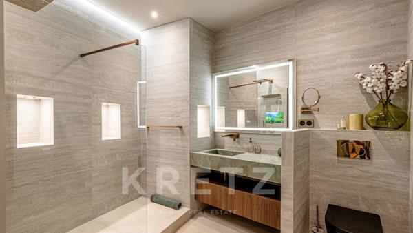 CHAMBÉRY – CENTRE HISTORIQUE / RUE PIÉTONNE