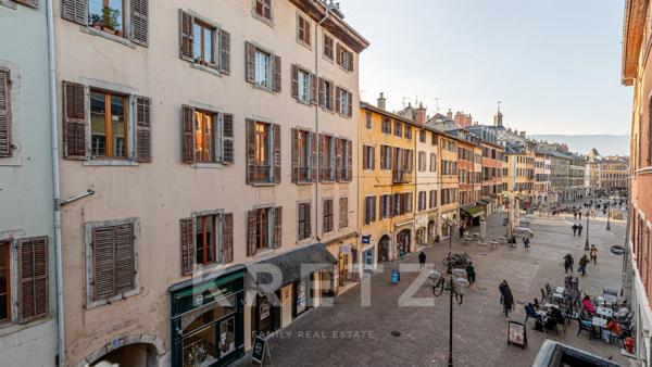 CHAMBÉRY – CENTRE HISTORIQUE / RUE PIÉTONNE