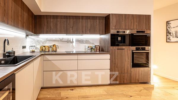 CHAMBÉRY – CENTRE HISTORIQUE / RUE PIÉTONNE